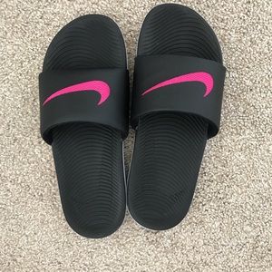 Nike women’s slides size 8 EUC